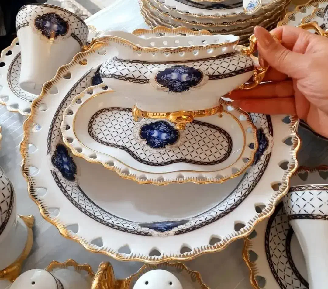 سرویس چینی ۱۲ نفره لب توری|ظروف سرو و پذیرایی|تهران, شهرک ولیعصر شمالی|دیوار