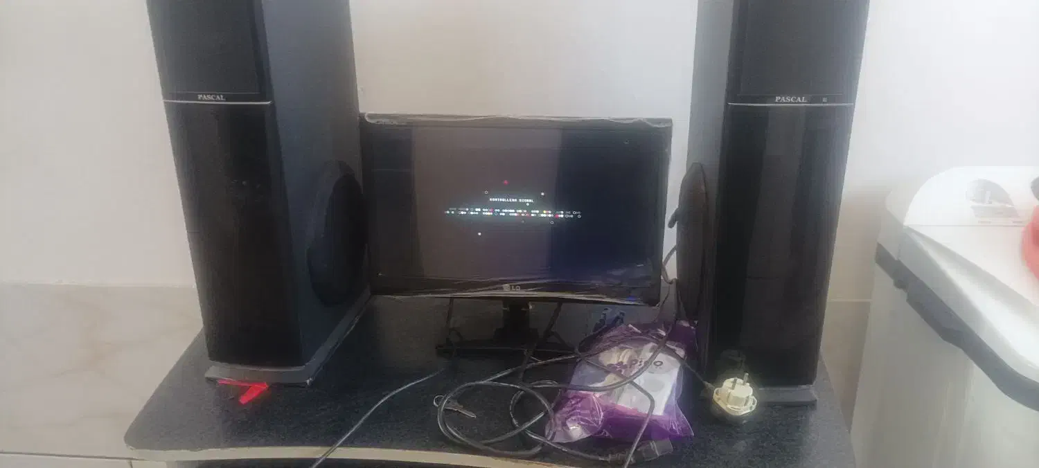 مانیتور. اسپیکر. میز کامپیوتر|قطعات و لوازم جانبی رایانه|داراب, |دیوار