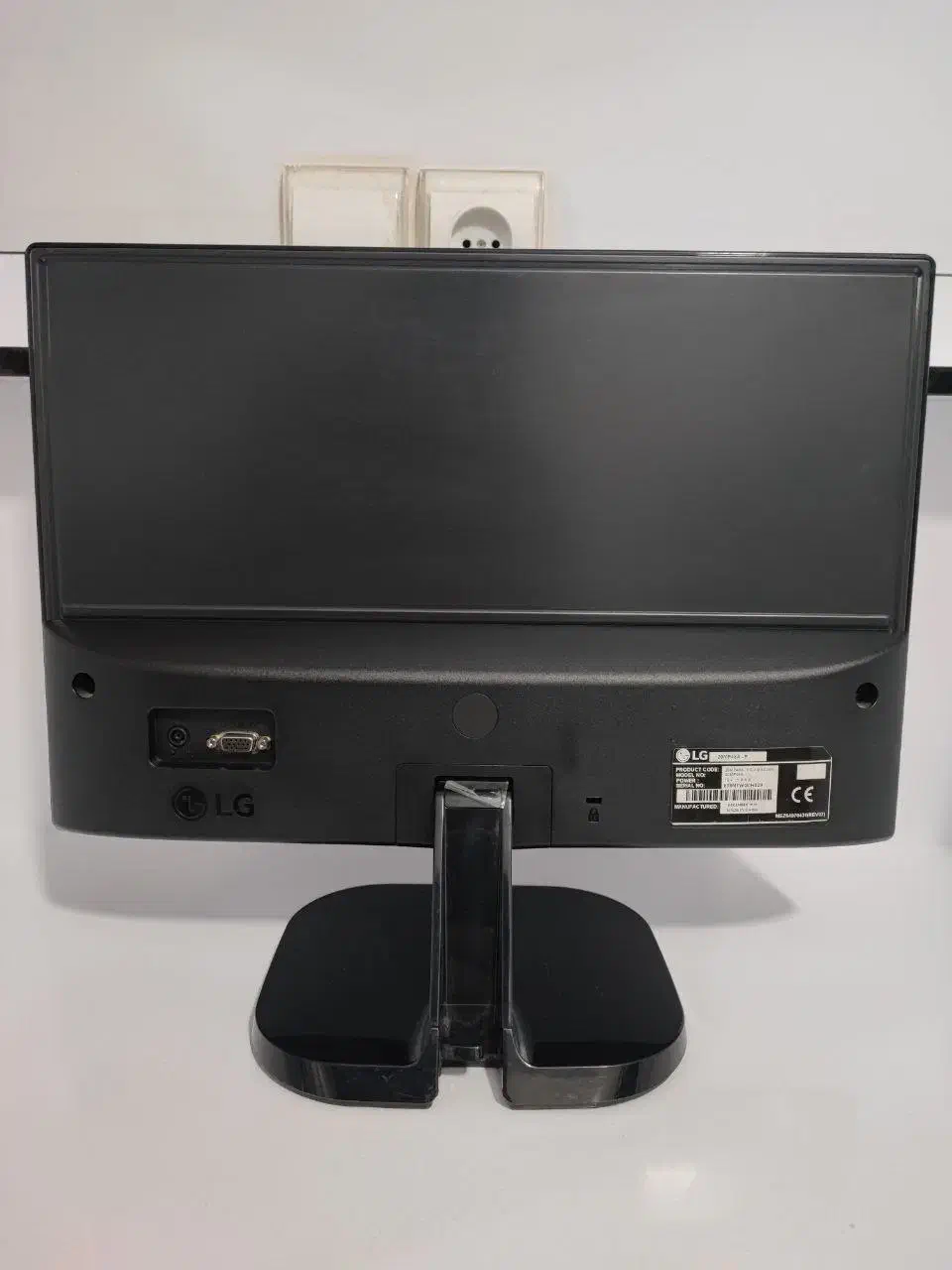 مانیتور برند ال جی ۲۰ اینچ آداپتور دار|قطعات و لوازم جانبی رایانه|تهران, صادقیه|دیوار