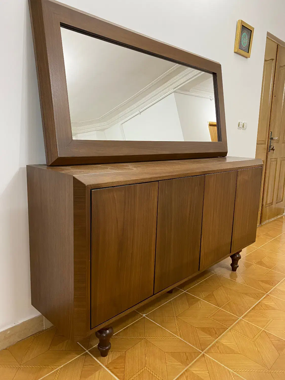 آینه و کنسول در حد نو|بوفه، ویترین، کنسول|قائم‌شهر, |دیوار