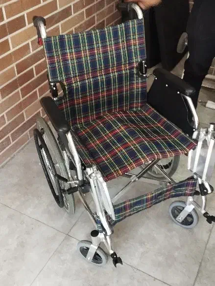 فروش واکر ساده و چرخ دار اجاره ویلچر میزغذا ساکشن|آرایشی، بهداشتی، درمانی|مشهد, کوه سنگی|دیوار