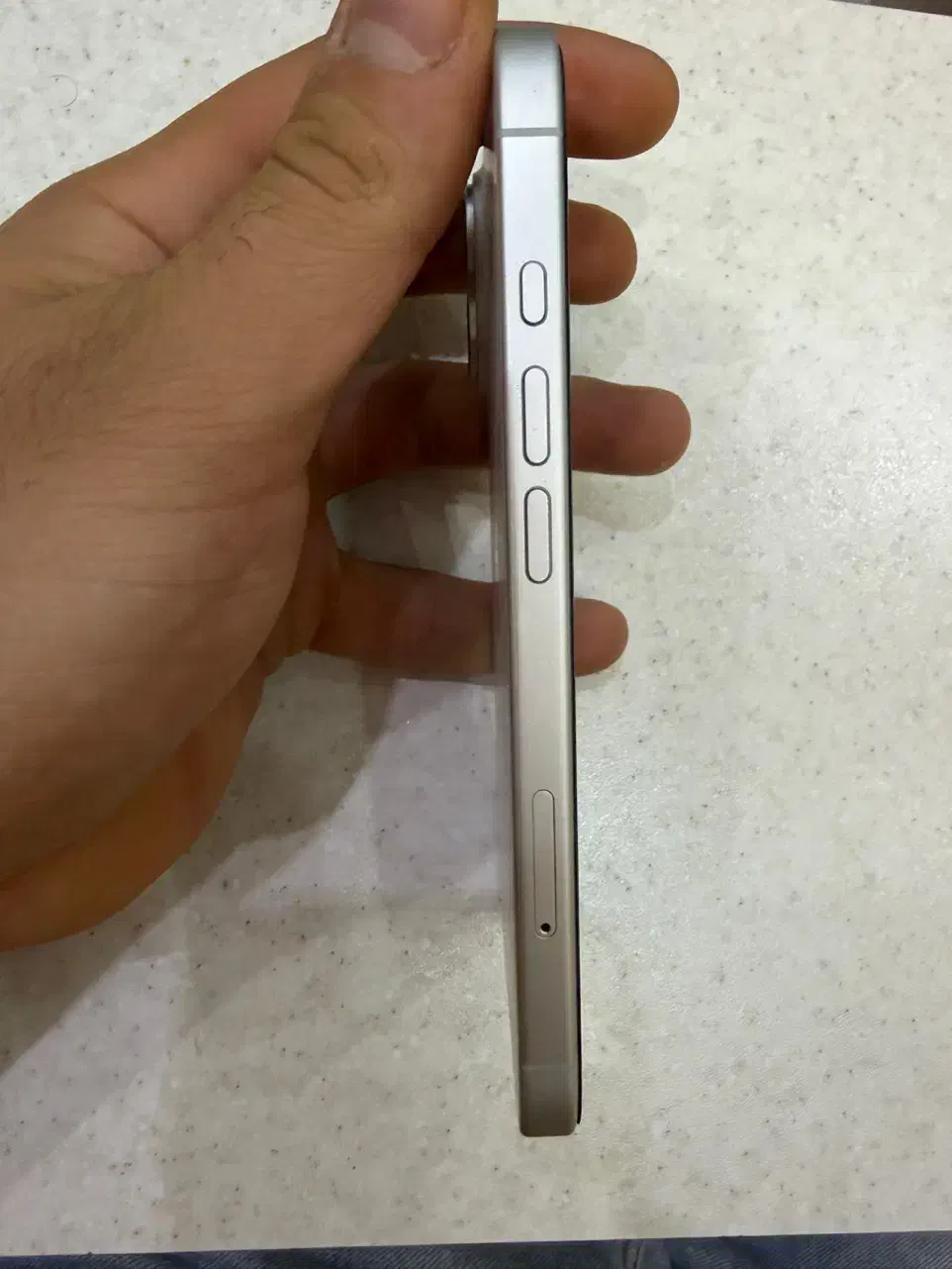 آیفون ۱۶ سفید ۱ سال گارانتی در حد آکبند|موبایل|اصفهان, خواجو|دیوار