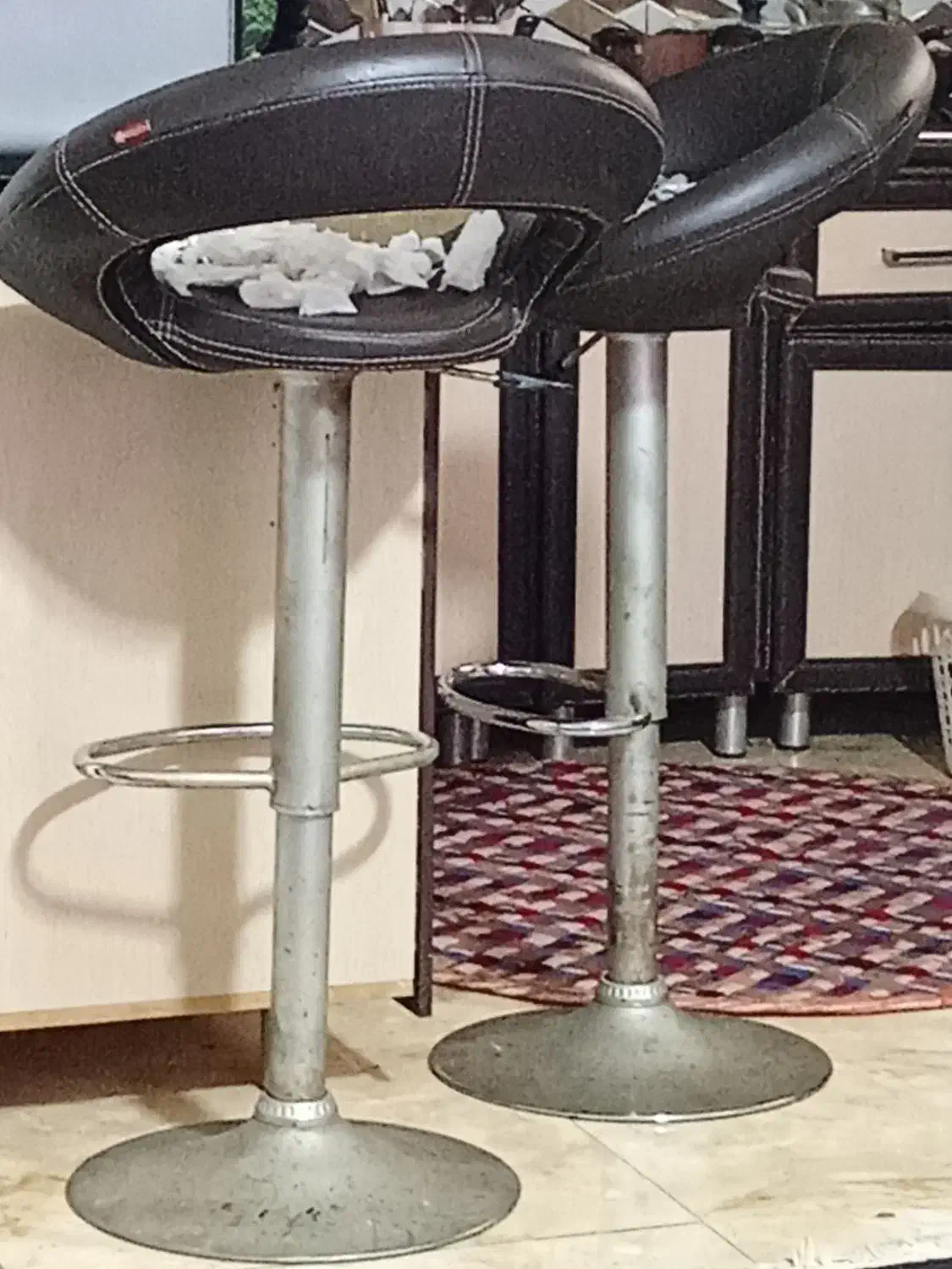 صندلی جک دار سالم وتمیز|صندلی و نیمکت|آستانه اشرفیه, |دیوار