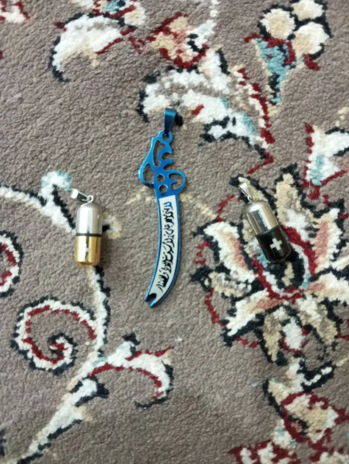 آویز گردنبند|بدلیجات|زاهدان, |دیوار