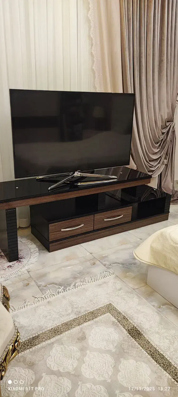 تلویزیون و میز تی وی|تلویزیون و پروژکتور|تبریز, |دیوار