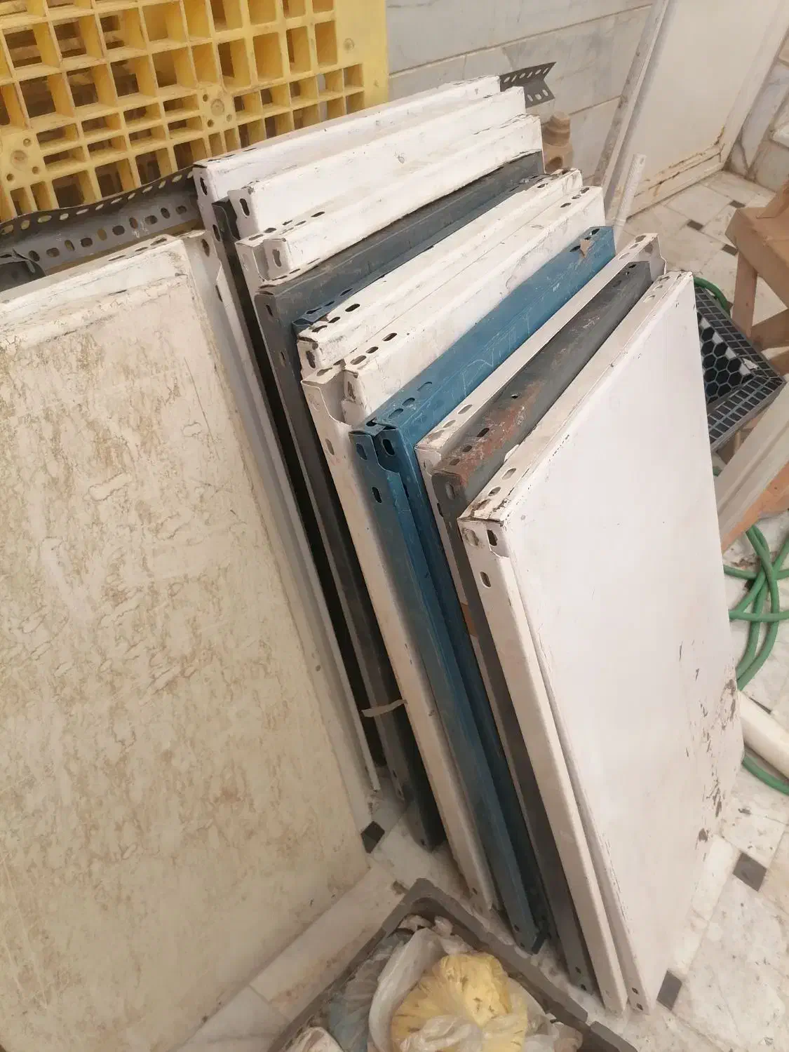 قفسه فلزی دیواری|کتابخانه، شلف، قفسه‌های دیواری|قم, زنبیل آباد|دیوار