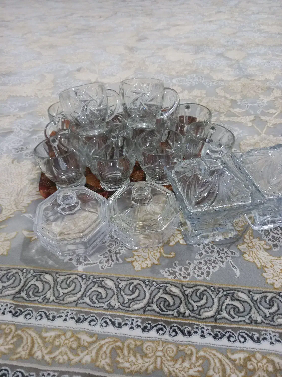 ۱۲ عدد استکان به همراه ۴ تا قندان|ظروف سرو و پذیرایی|جوانرود, |دیوار