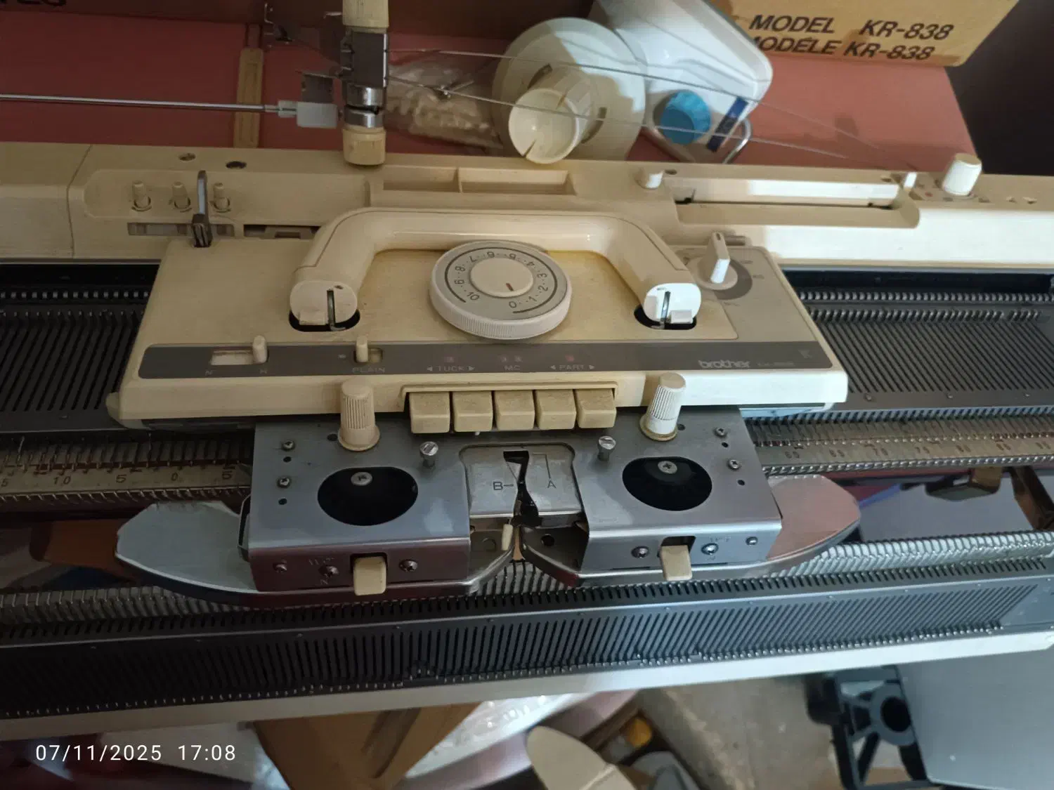 دستگاه بافت برادر|چرخ خیاطی و ریسندگی|ورامین, شهرک فجر|دیوار