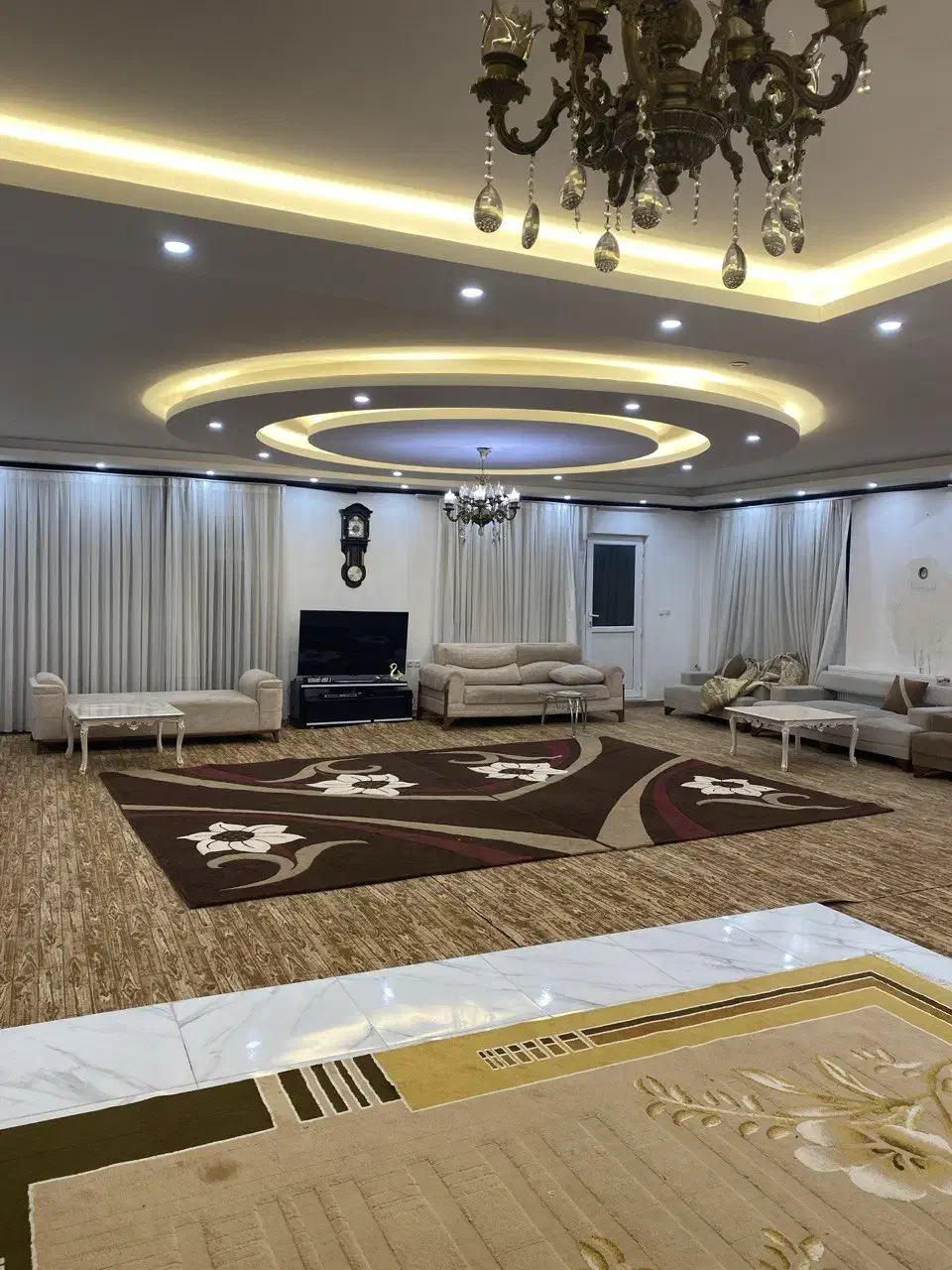 ویلا باغ استخردار فوق لوکس و نزدیک|اجارهٔ کوتاهمدت ویلا و باغ|مهاباد (آذربایجان غربی), |دیوار