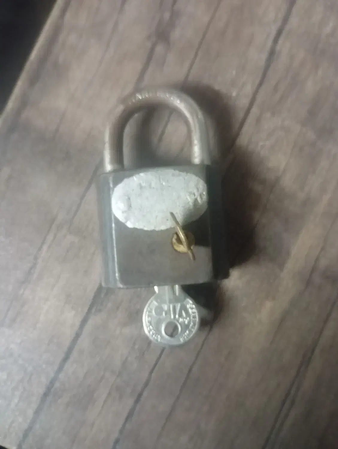 قفل 2کلید قدیمی|کلکسیون اشیاء عتیقه|تهران, باغ خزانه|دیوار