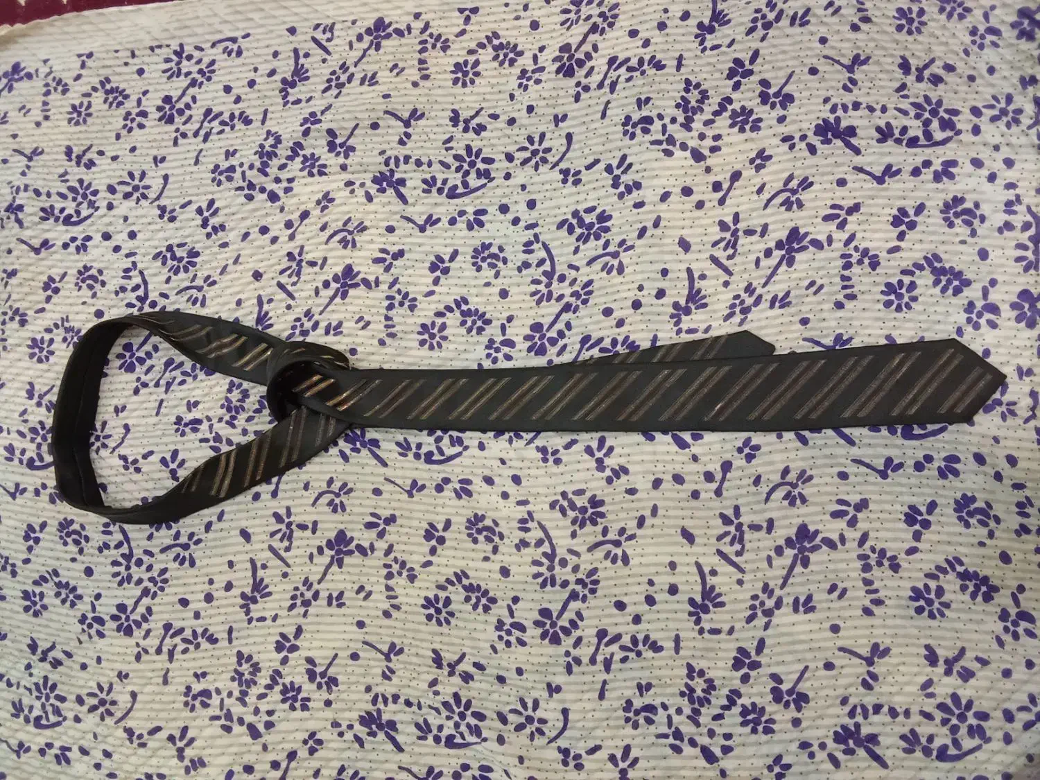 کروات بسیار شیک|لباس|شوشتر, |دیوار