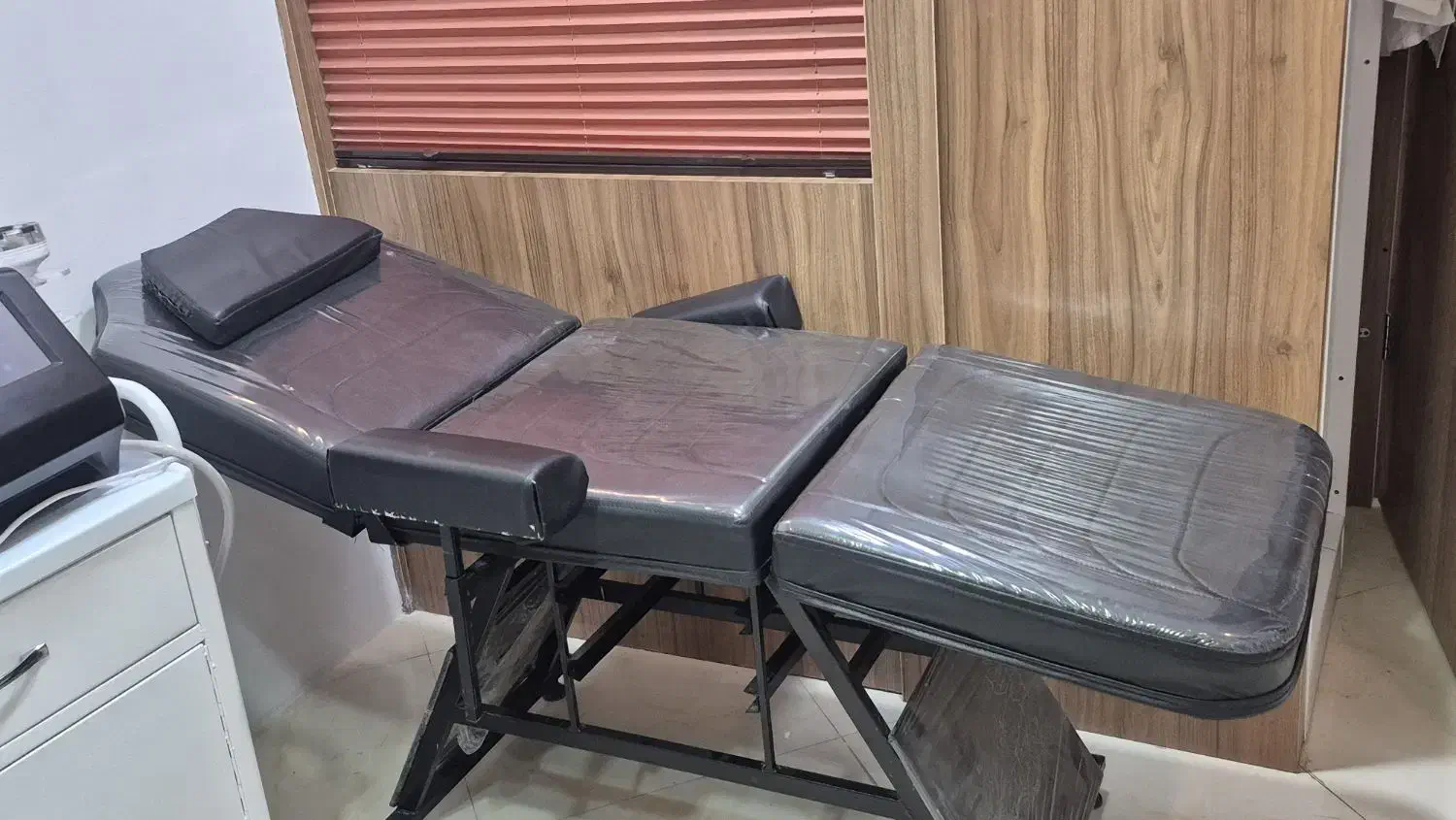 صندلی تخت سه تیکه آرایشگاه تزریقات کلینیک|آرایشگاه و سالن‌های زیبایی|اراک, |دیوار