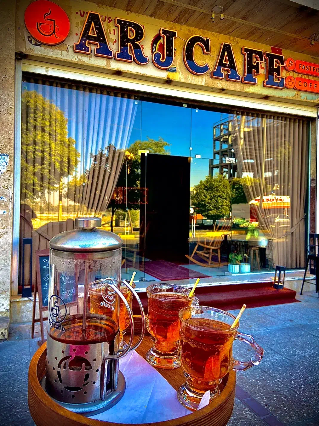 نیازمند نیروی کار در کافه (جم)|استخدام خدمات فروشگاه و رستوران|جم, |دیوار