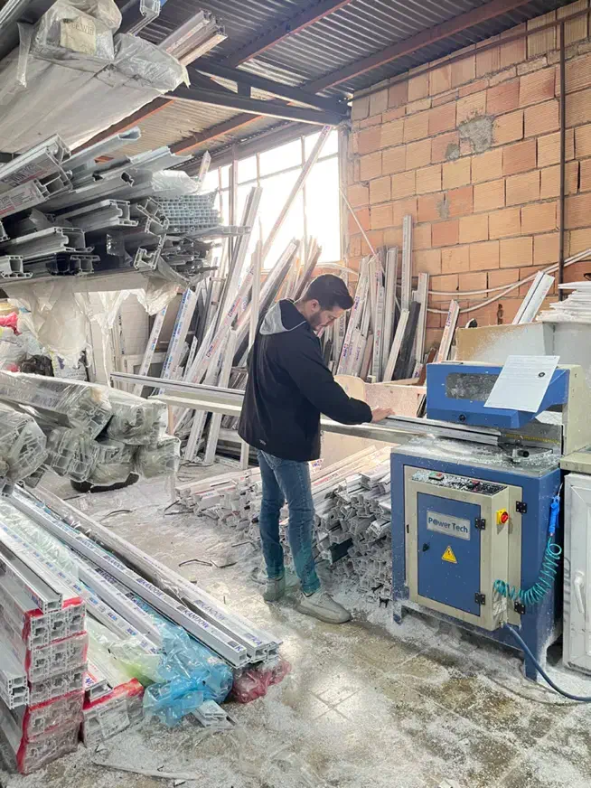 تعمیر، ریگلاژ و ساخت درب و پنجره دوجداره UPVC توری|خدمات پیشه و مهارت|تهران, زعفرانیه|دیوار