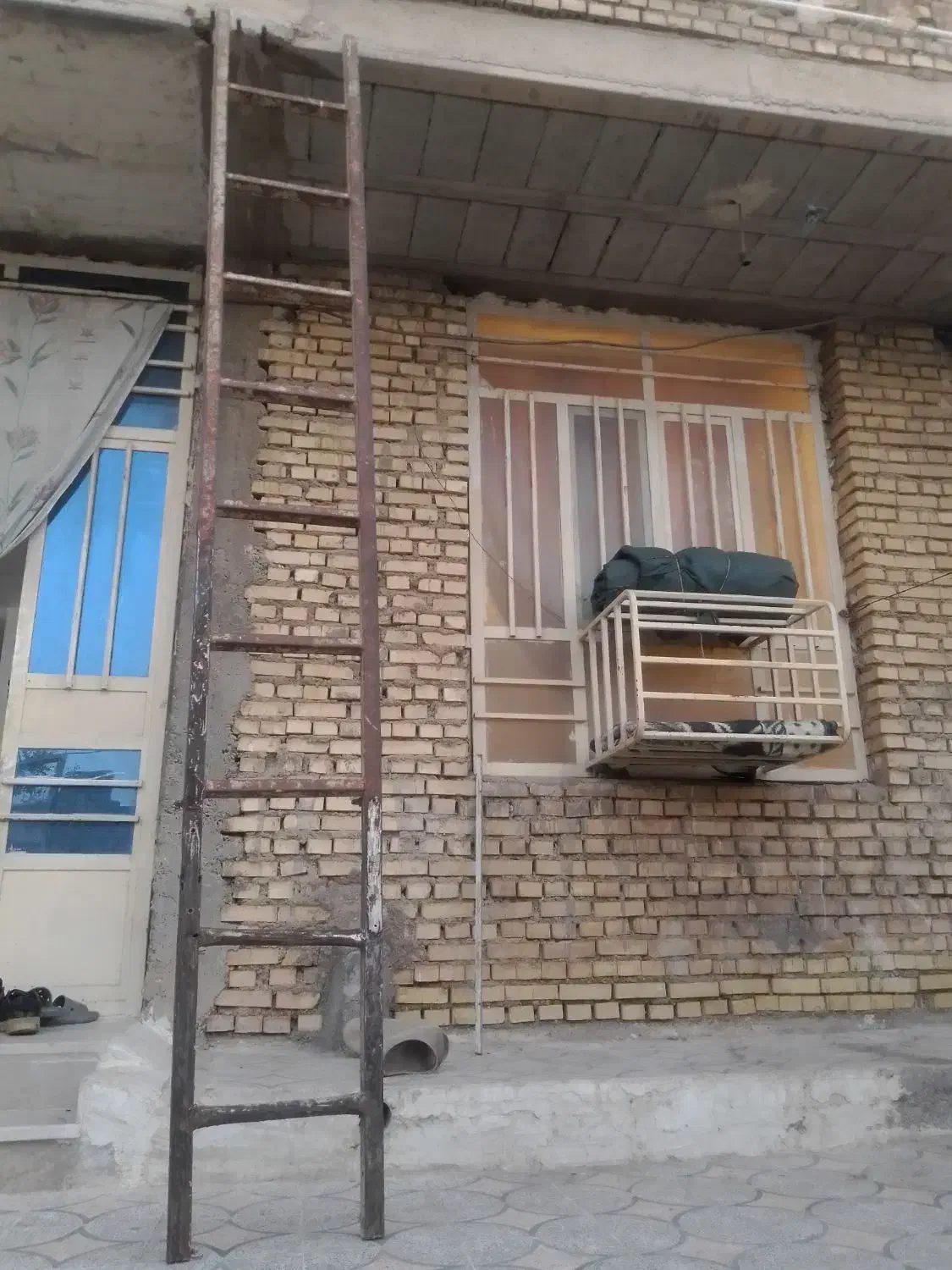 نردبان (یا پله)|ابزارآلات|شوشتر, |دیوار