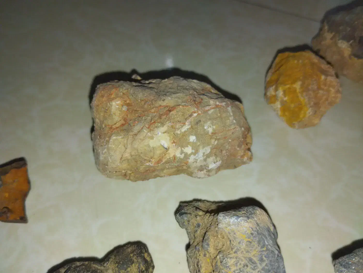 سنگ  قدمتی|کلکسیون اشیاء عتیقه|ساوه, |دیوار