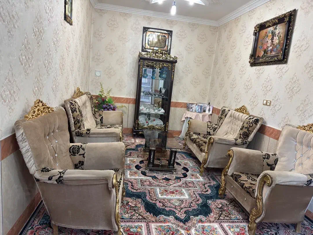 مبل و ویترین|مبلمان خانگی و میز عسلی|هشتگرد, شهرک بعثت|دیوار