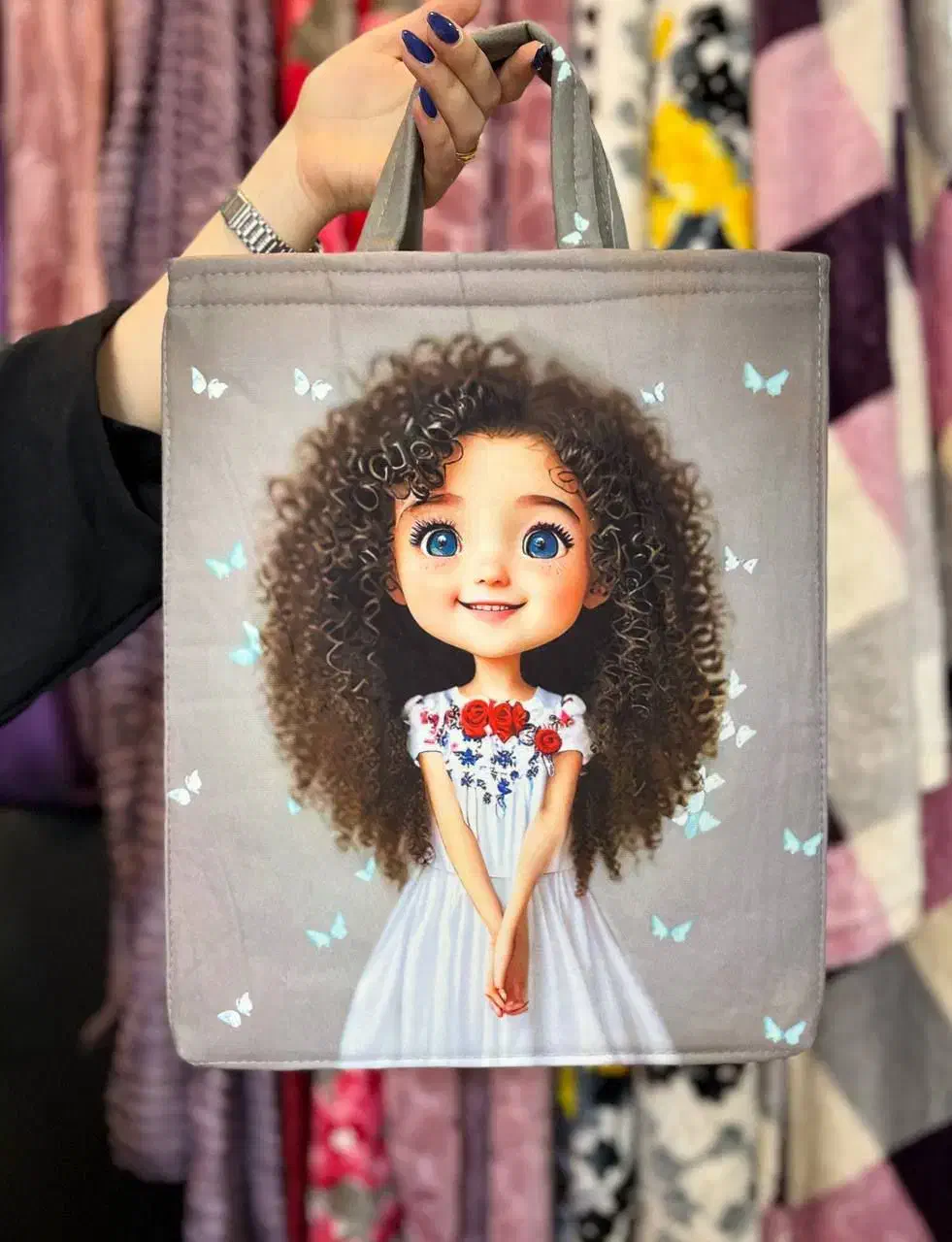 ساک عروسکی|کیف، کفش، کمربند|رباط‌کریم, رباط‌کریم|دیوار