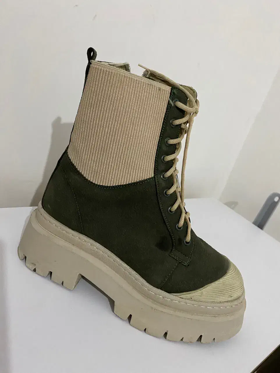 بوت دخترانه|کیف، کفش، کمربند|سلماس, |دیوار