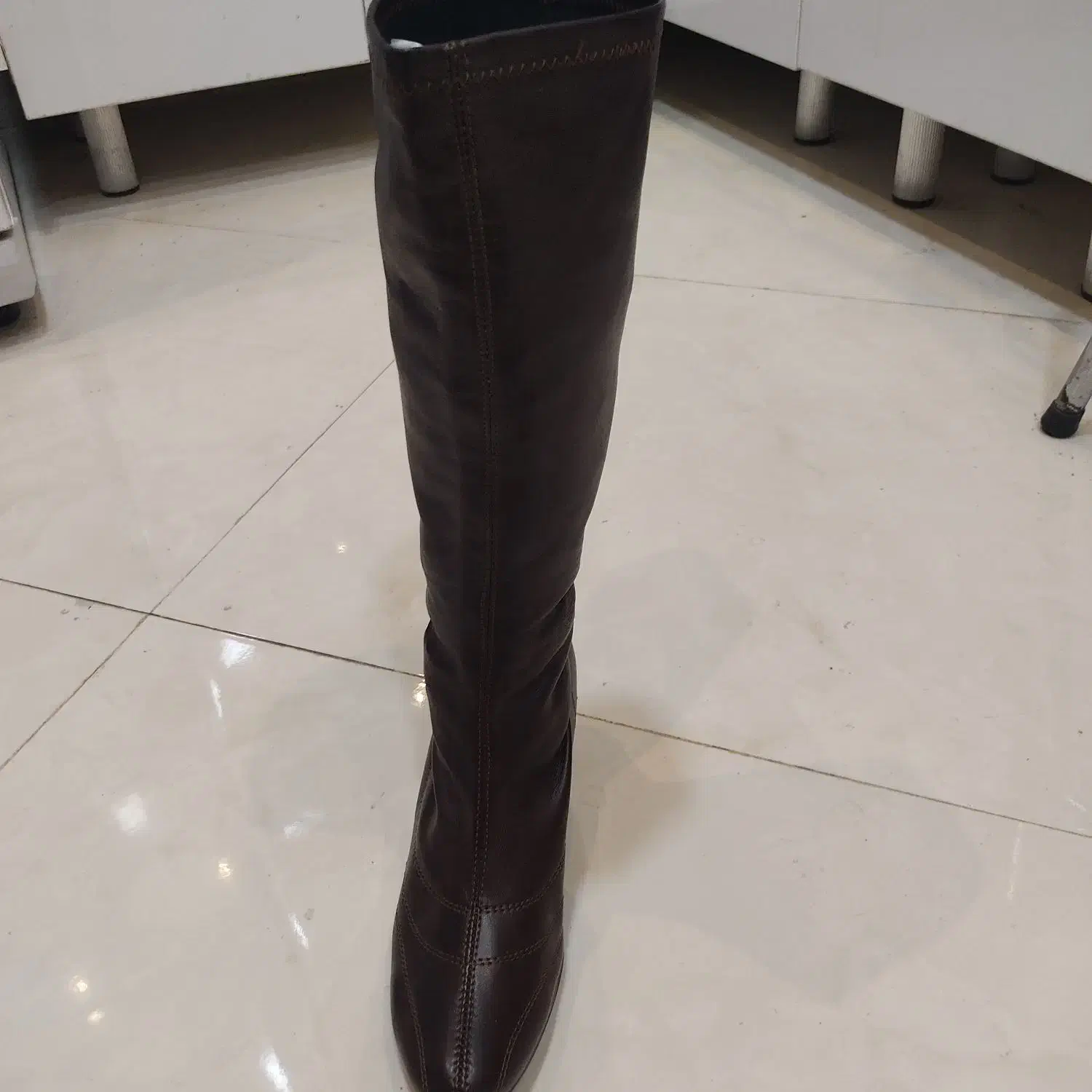 بوت چرم خارجی ساق بلند زنانه|کیف، کفش، کمربند|شیراز, یخ سازی|دیوار