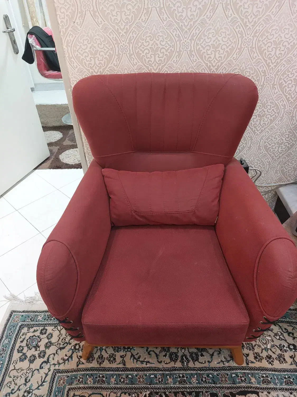 مبل در حد نو سالم|مبلمان خانگی و میز عسلی|تهران, پرستار|دیوار