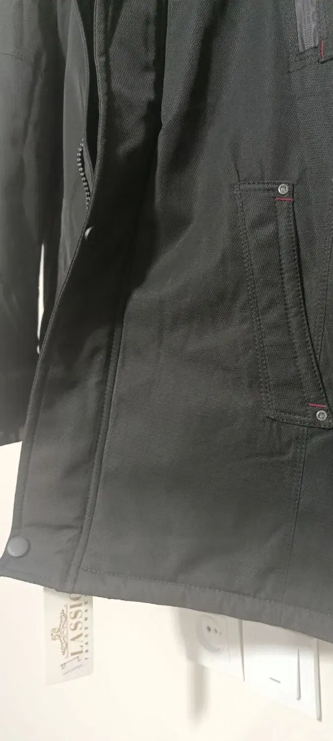 کاپشن|لباس|کرج, کلاک نو|دیوار