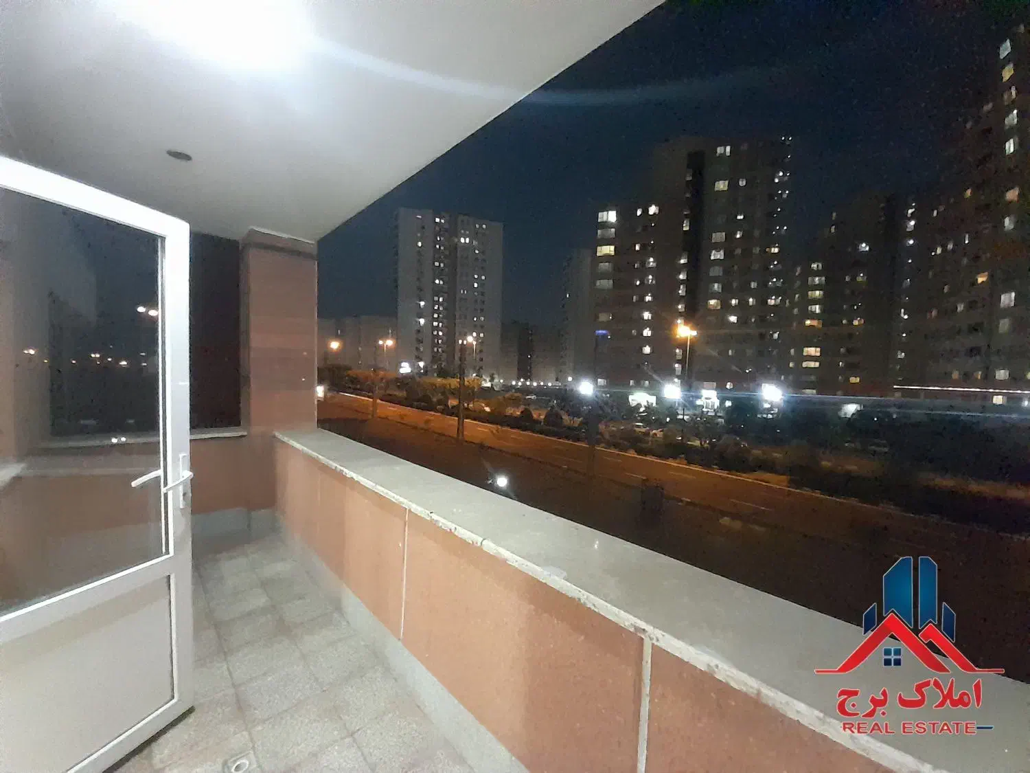 *شهرک چشمه ۱۲۵متر ۲خ ۲تراس ۲انباری طبقه آخر برج*