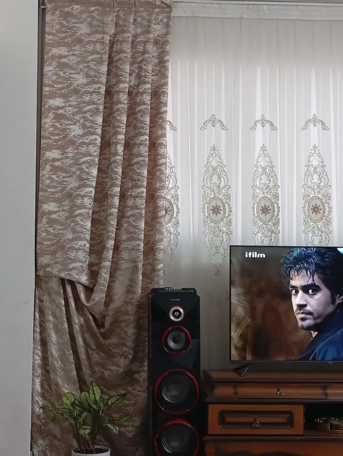 پرده نو وکارکرده|پرده، رانر، رومیزی|مشهد, حجاب (شهرک غرب)|دیوار