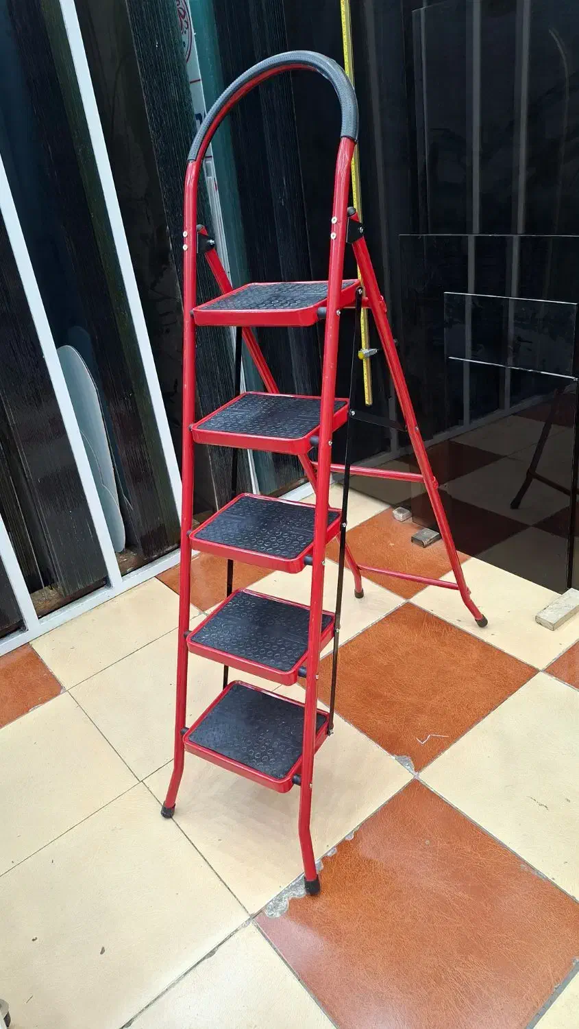 چهار پایه|ابزارآلات|الشتر, |دیوار