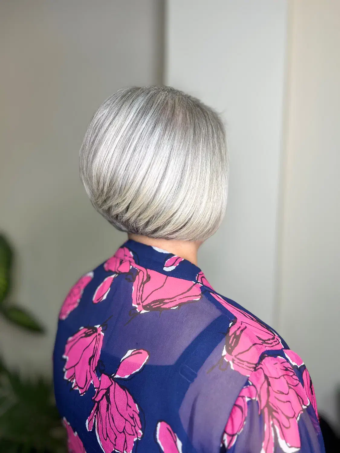 مدل برای کوتاهی در سالن زیبایی مجلل|خدمات آرایشگری و زیبایی|رشت, بوسار|دیوار