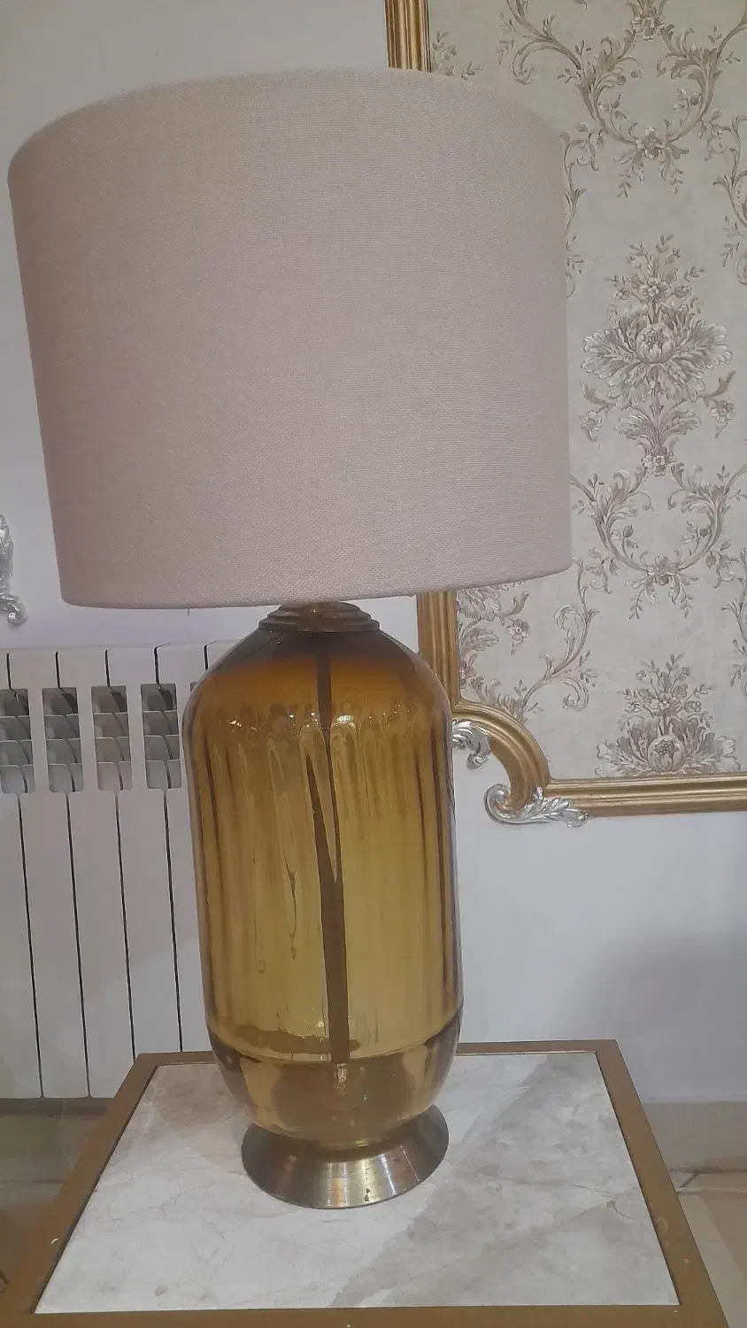 اواژور با میز|چراغ خواب و آباژور|رشت, گلباغ نماز|دیوار