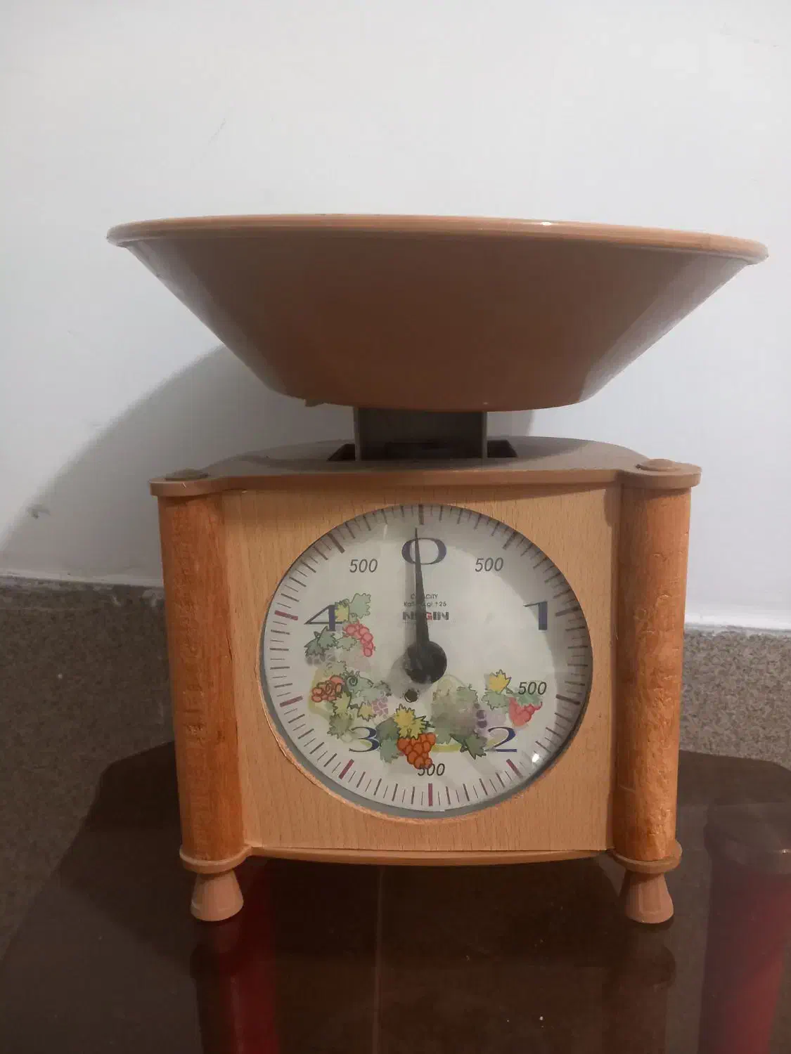 یک عدد ترازو|ظروف سرو و پذیرایی|کاشان, شهرک انقلاب|دیوار