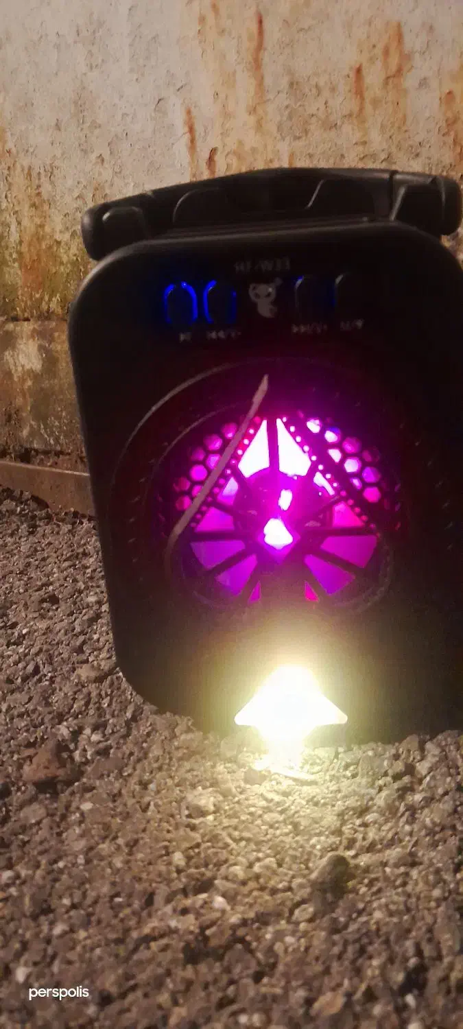 باند کوچک|پخش‌کننده همراه|بندر انزلی, متروپل|دیوار