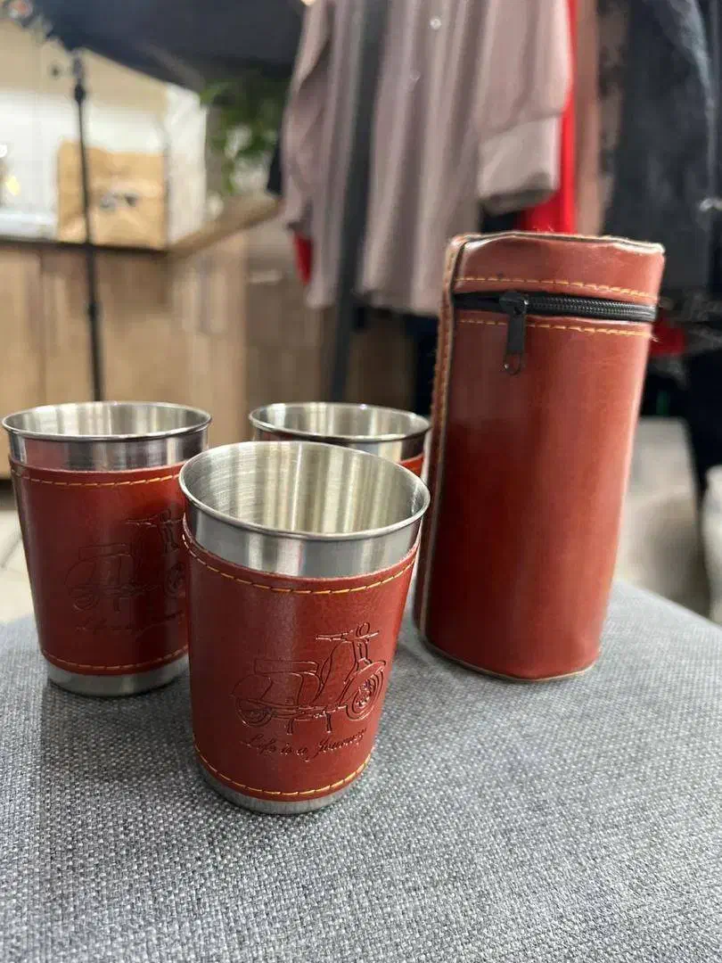 شات ۴ نفره چرمی کوهنوردی پذیرایی|کوهنوردی و کمپینگ|تهران, صادقیه|دیوار