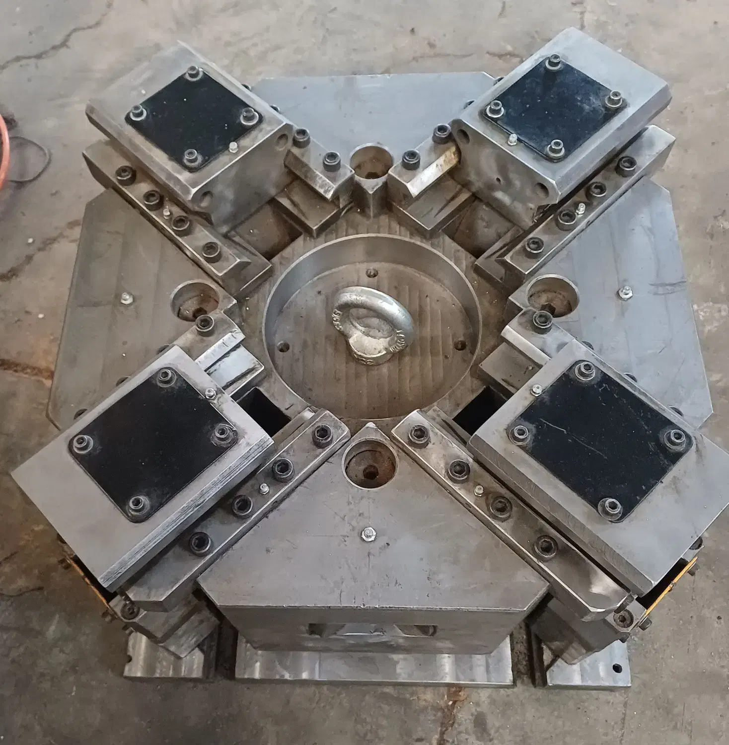 پرس فورج هارتلی 125تن ایتالیایی ویک عدد میز فورج|ماشینآلات صنعتی|گلستان (تهران), |دیوار