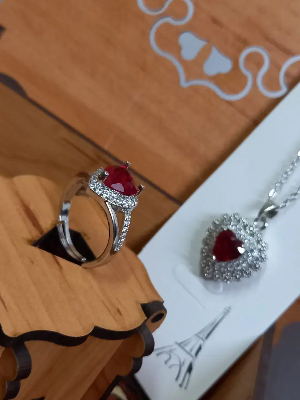 گردنبند بدلیجات|بدلیجات|قم, دروازه ری|دیوار