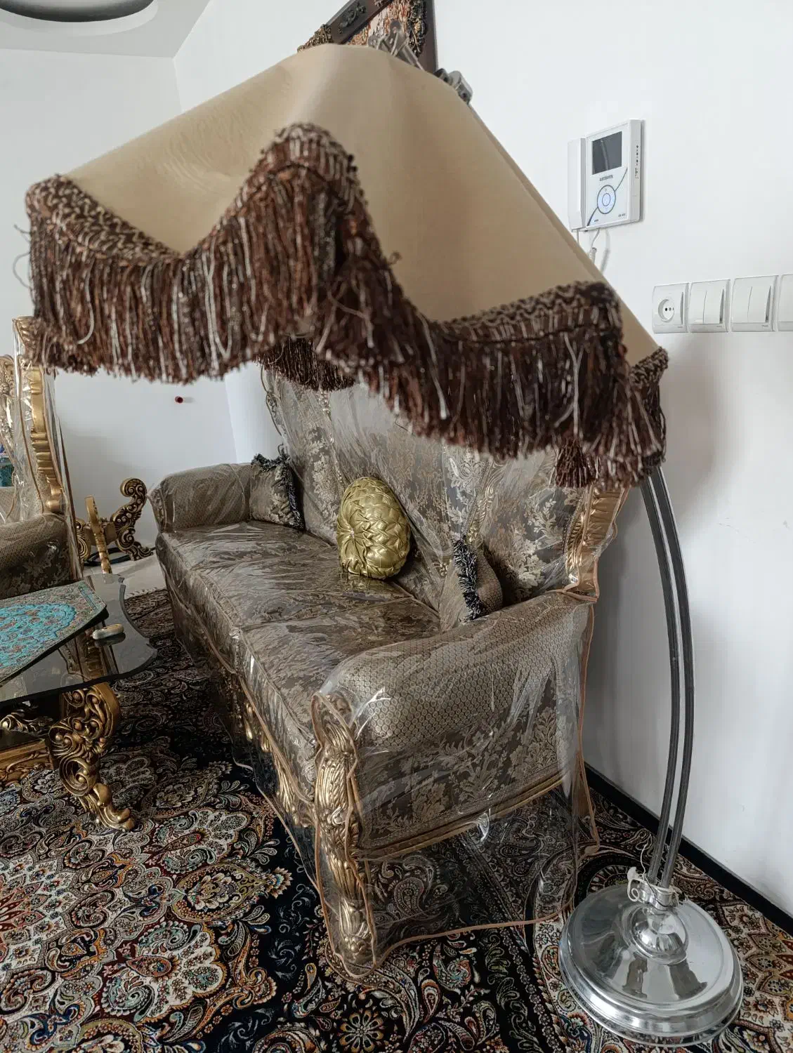 آباژور کنار مبلی|چراغ خواب و آباژور|ابریشم, |دیوار