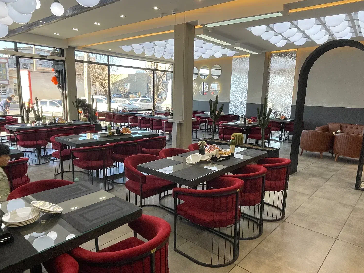 سالندار و ویتر|استخدام خدمات فروشگاه و رستوران|فیروزکوه, |دیوار