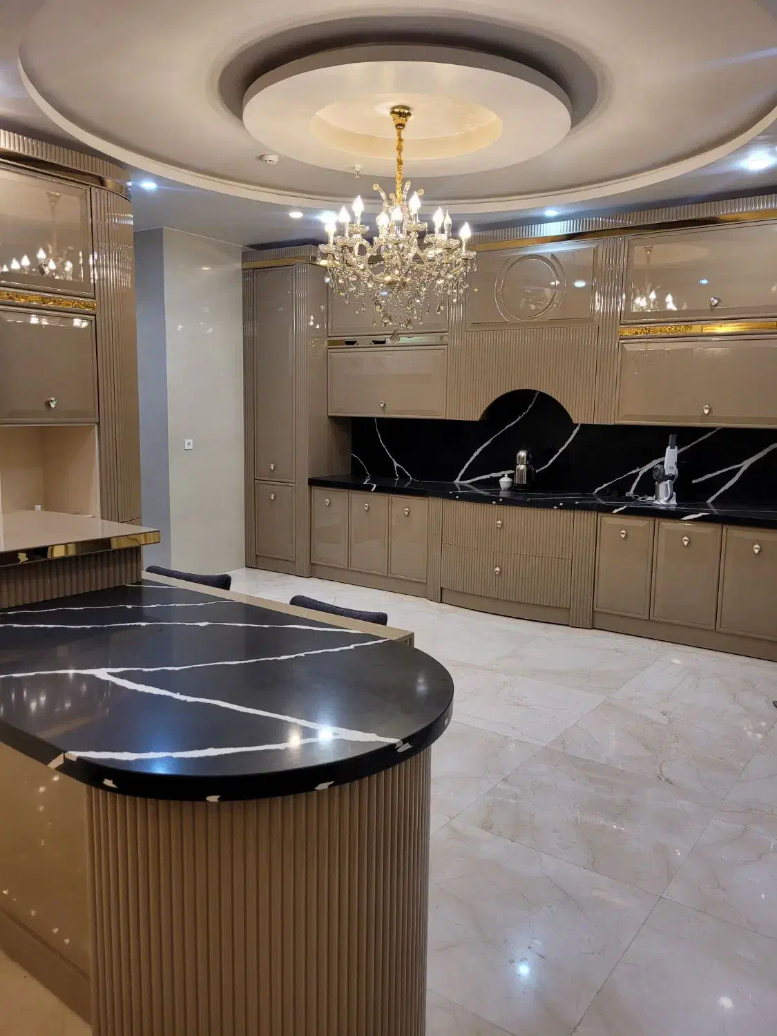 ۲۵۰ متر پنت هاوس با ۱۵۰ متر تراس|فروش آپارتمان|کرج, عظیمیه|دیوار