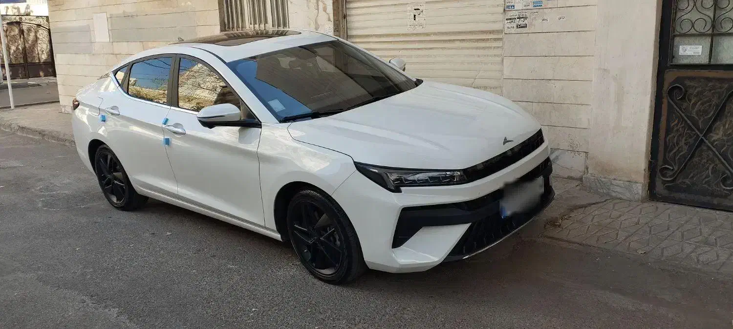 کی ام سی مدل 1402 استثنایی|خودرو سواری و وانت|مشهد, گوهرشاد|دیوار