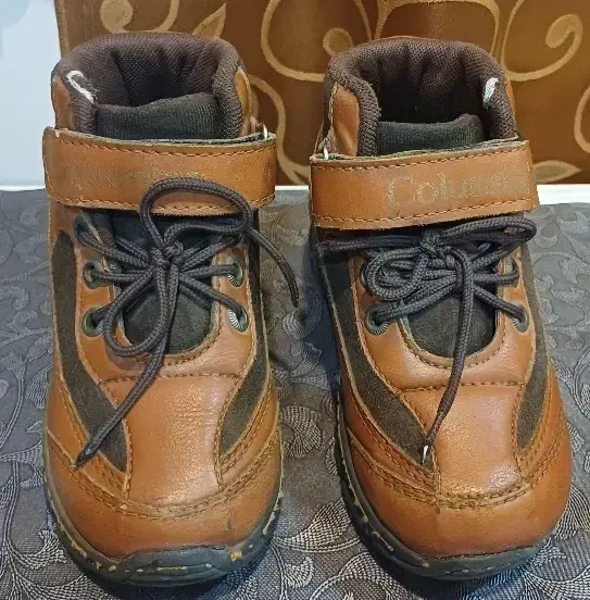 نیم بوت بچگانه|کفش و لباس بچه|رشت, منظریه|دیوار