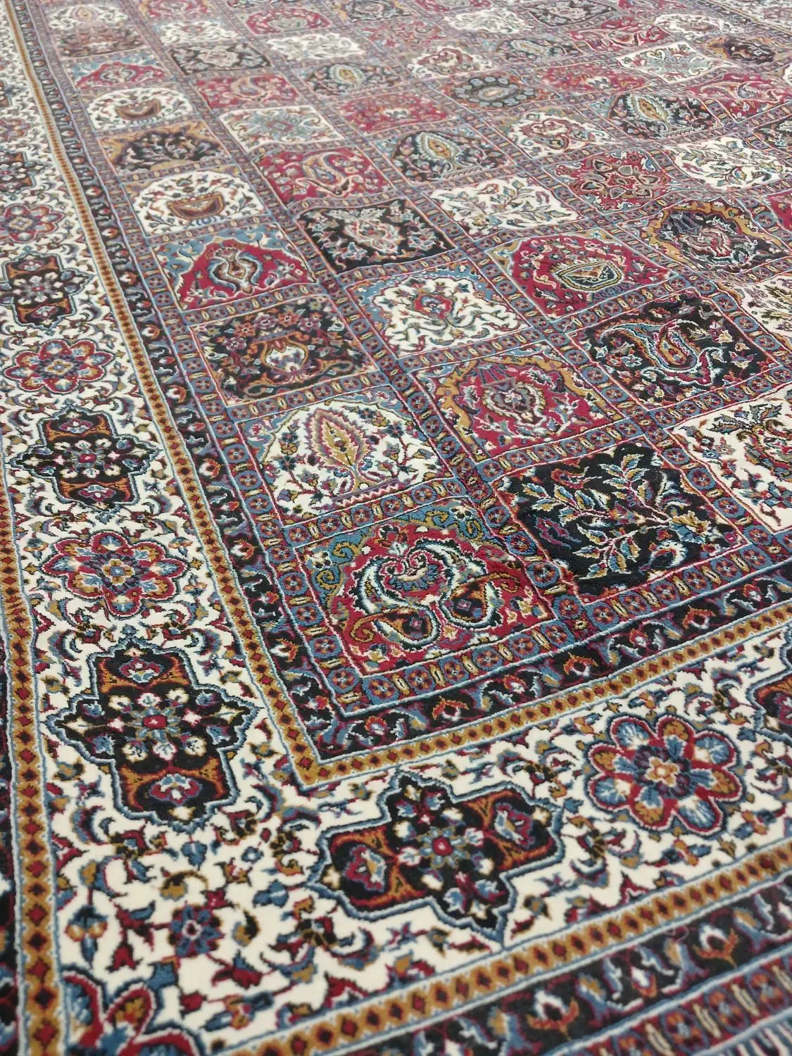 یک تخته فرش ۱۲متری خشتی|فرش|لنجان, |دیوار