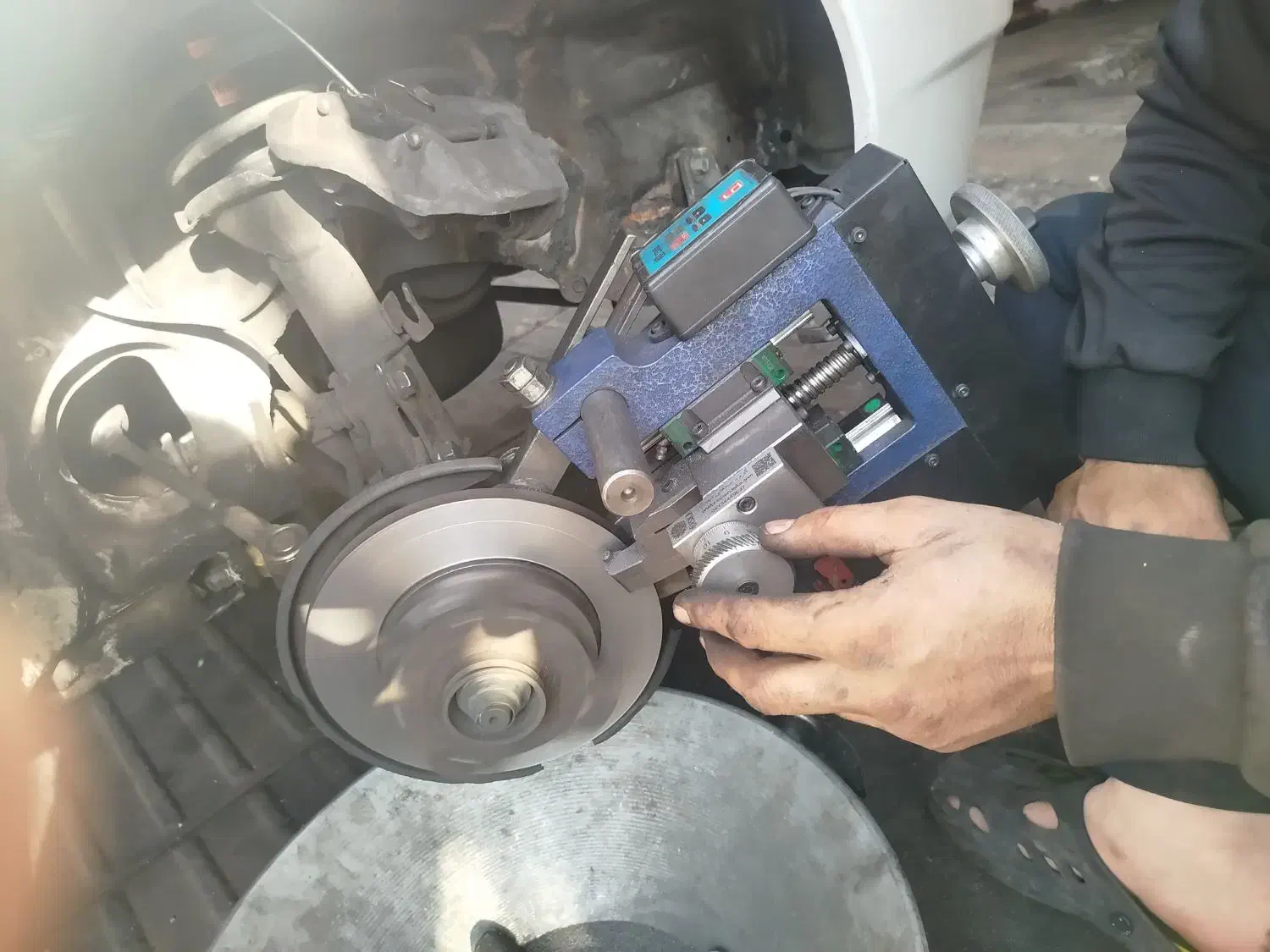 تراش دیسک چرخ درجا(خدمات جلوبندی)|خدمات موتور و ماشین|کرج, احدآباد|دیوار