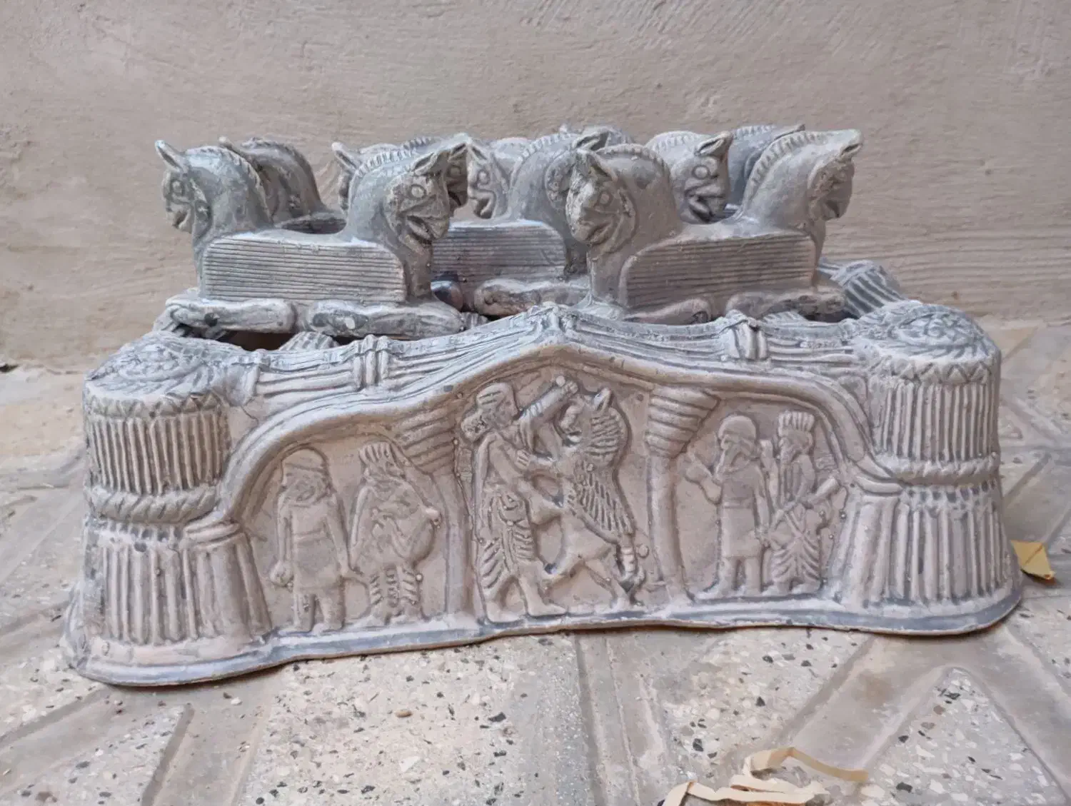 شومینه سنگی .به شکل هخامنشی|بخاری، هیتر، شومینه|شیروان (خراسان), |دیوار