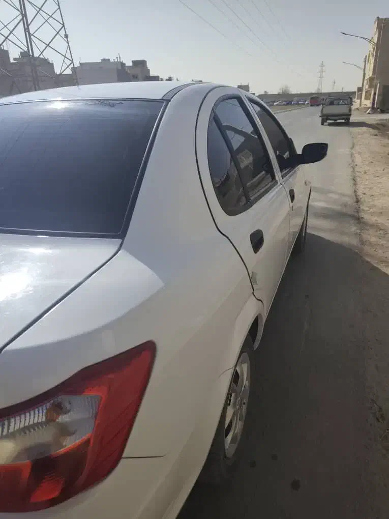 ساینا s 1402|خودرو سواری و وانت|برخوار, |دیوار