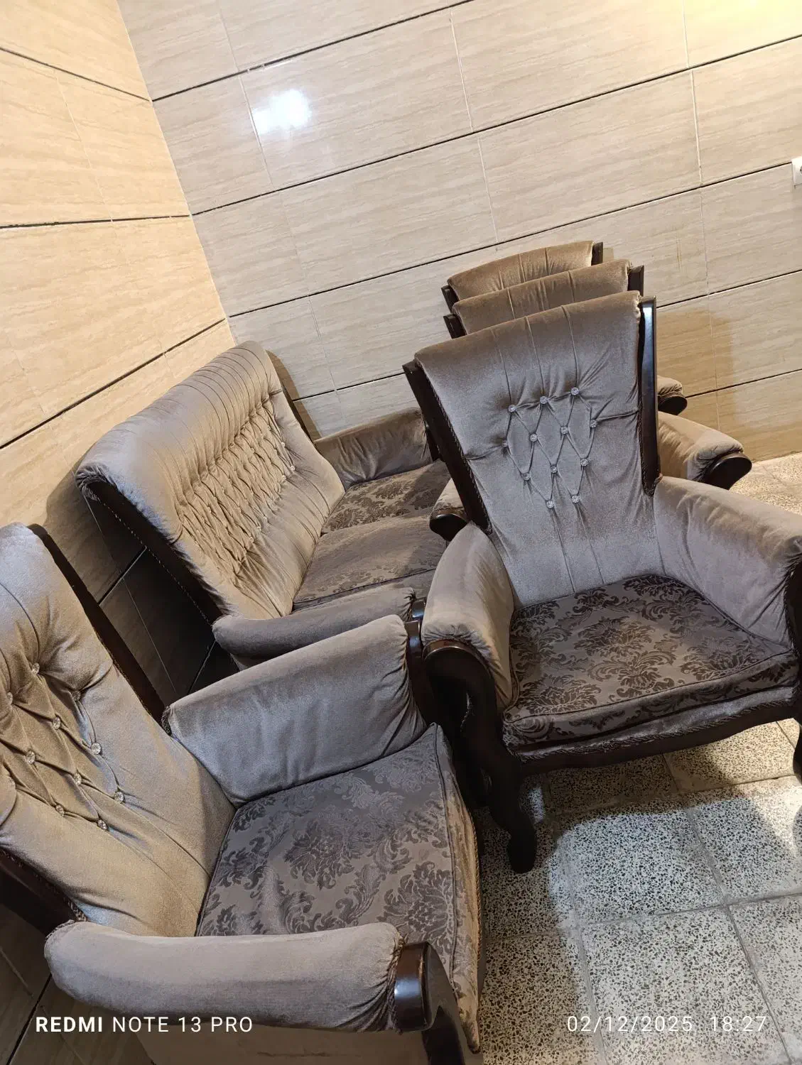 مبل|مبلمان خانگی و میز عسلی|فولادشهر, C3|دیوار