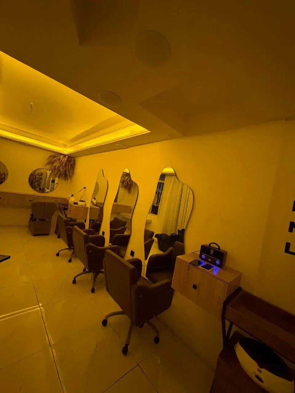 لوازم سالن زیبایی در حد نو فوری|آرایشگاه و سالن‌های زیبایی|شهریار, شهریار|دیوار