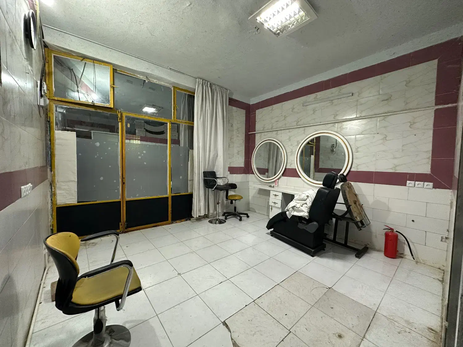 مغازه ۲۰ متری همکف میدان شهید محلاتی|اجارهٔ مغازه و غرفه|قم, سراجه (۱۵ خرداد)|دیوار