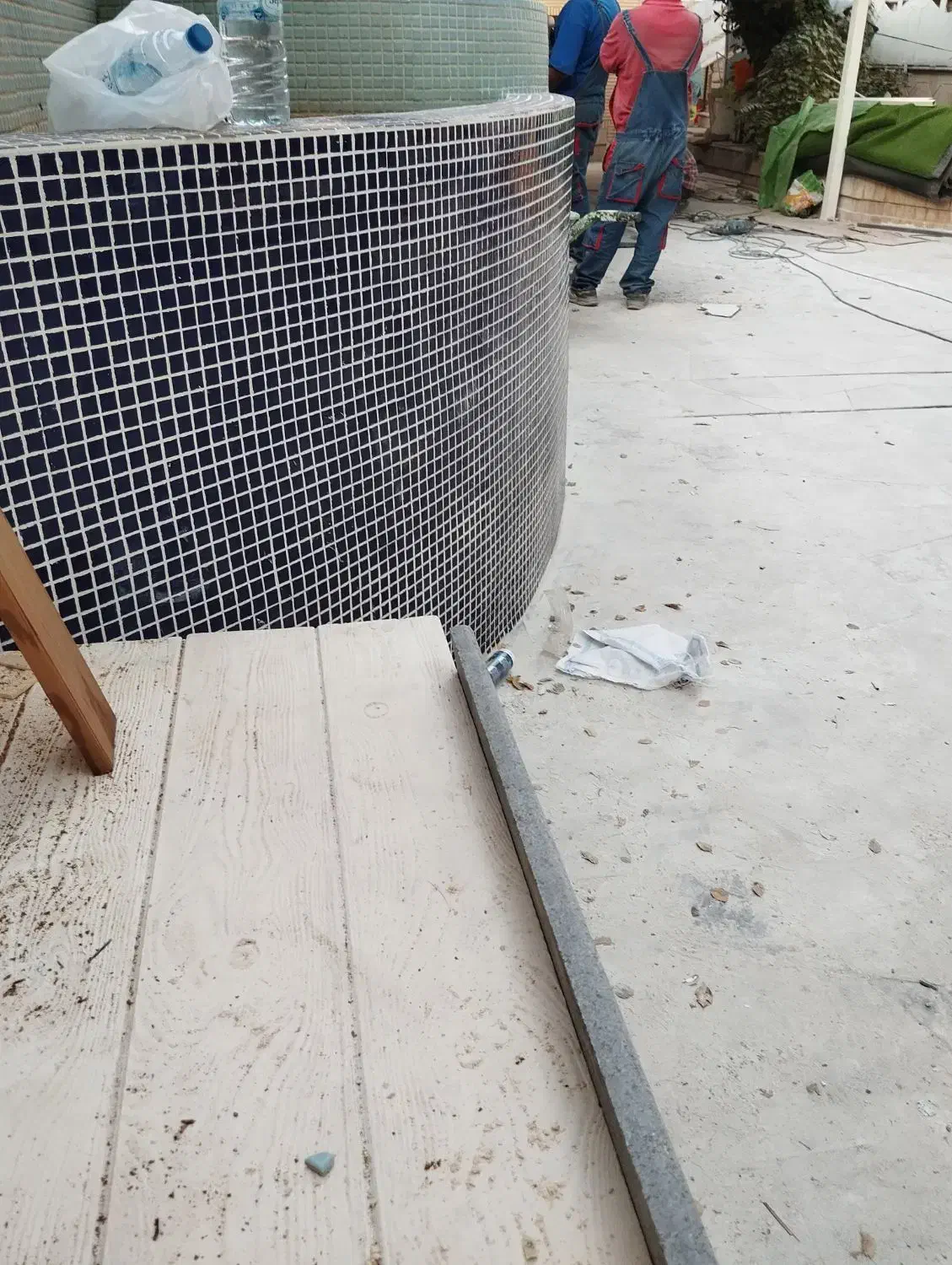 تعمیرات و تعغیرات گچ کاری کاشی کاری با چسب مخصوص و|خدمات پیشه و مهارت|شیراز, دلگشا|دیوار