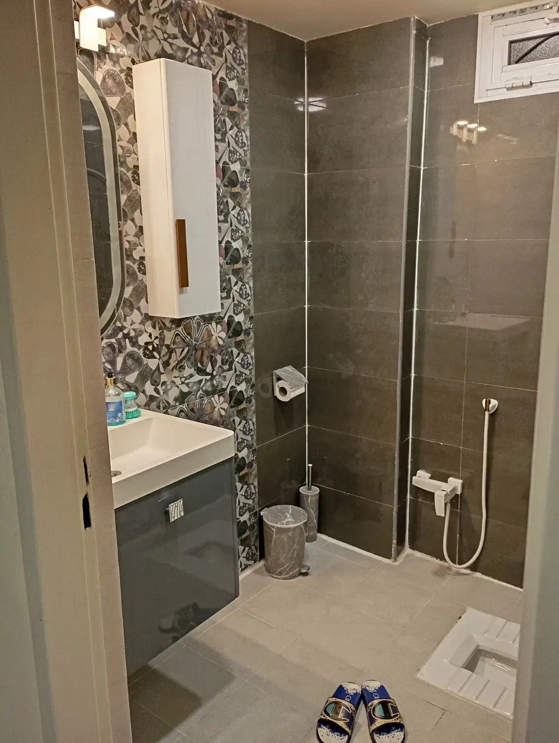 ویلا باغ|اجارهٔ کوتاه‌مدت ویلا و باغ|شاهین‌شهر, مورچه خورت|دیوار